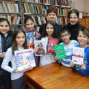 Ученици дариха нови книги на библиотеката в Луковит 
