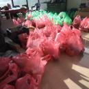 Група пазарджиклии събраха и дариха хранителни пакети на възрастни и болни хора