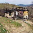 Зов за помощ: Пожар остави без дом младо семейство с две деца в Кърджалийско